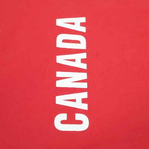 Red "Canada" T - Picture 3 of 6